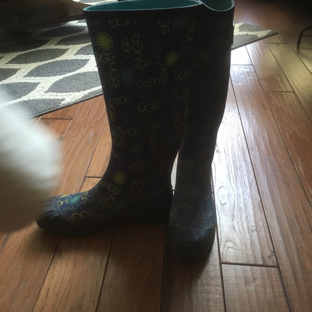 Ugg Rain Boats Size 9. Excellent Condition